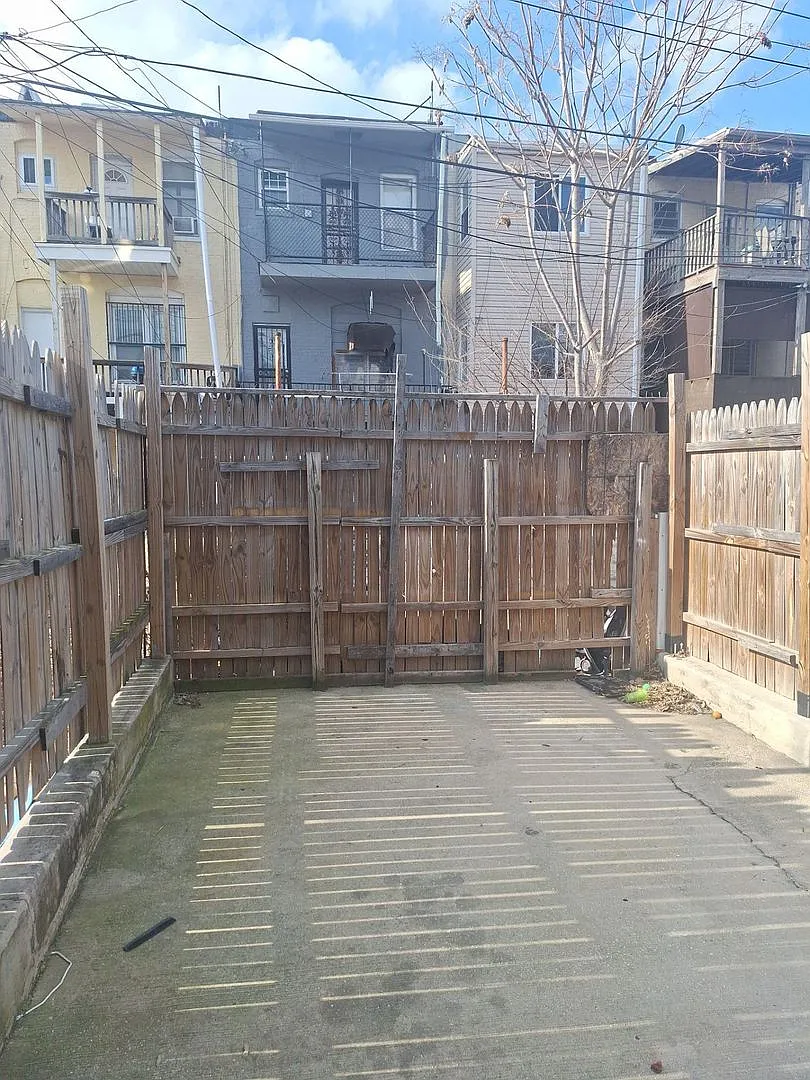 Historic Charm Meets Modern Comfort: 2BR Baltimore Townhouse with Private Yard — Photo 2