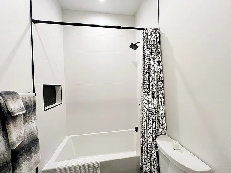 360 Meridian St #7 — Photo 20