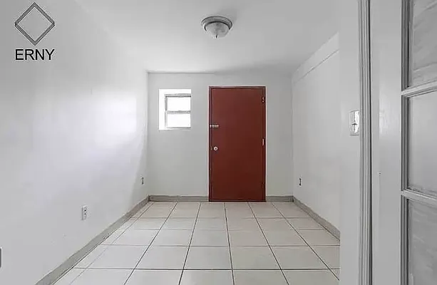 Rented by ERNY LLC | media 32