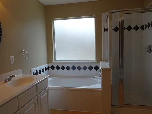 2302 Turnbury Elm Ct — Photo 13