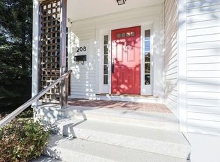 208 Hunnewell St, Needham, MA 02494