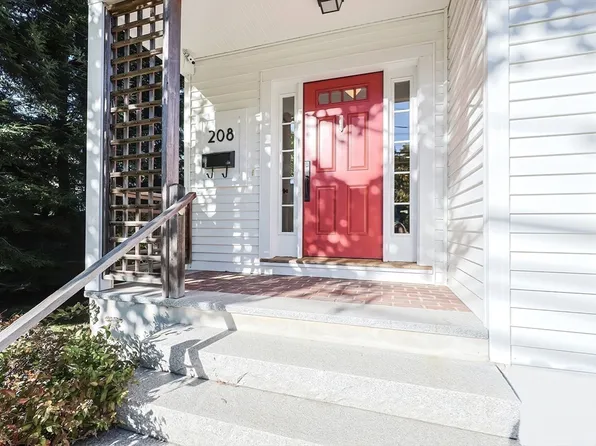 208 Hunnewell St, Needham, MA 02494