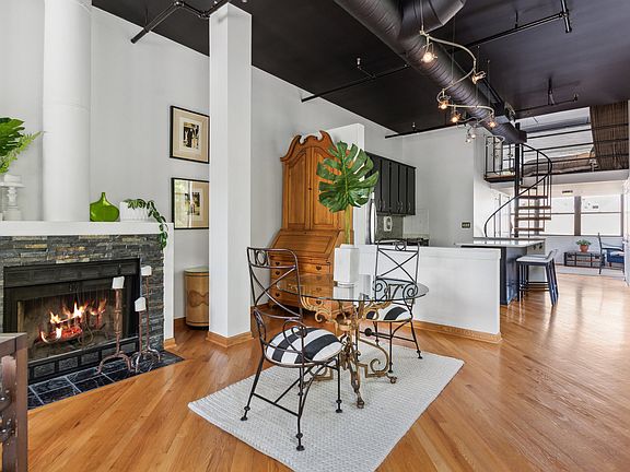 5th image of 1111 W Cornelia Ave APT 208