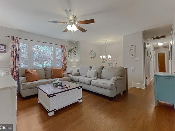 4th image of 21819 Magnolia Dr