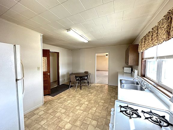 5th image of 515 2nd Ave E