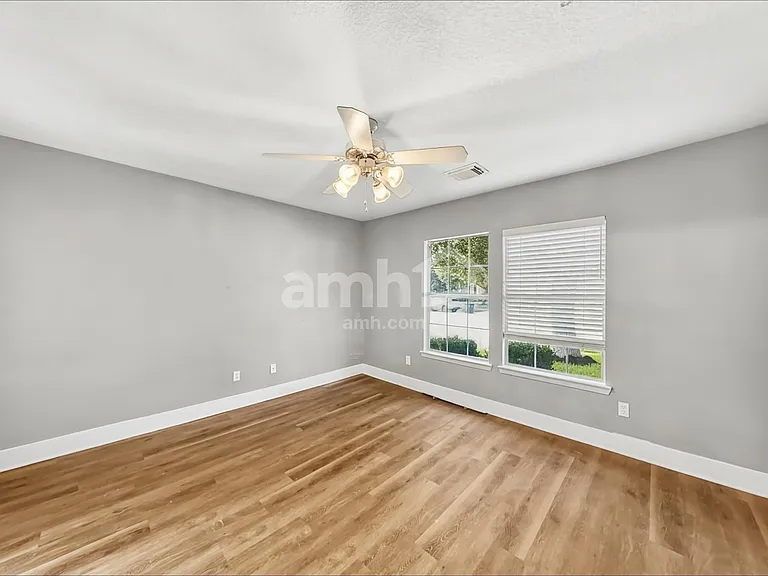 833 Lightningbug Ln — Photo 9