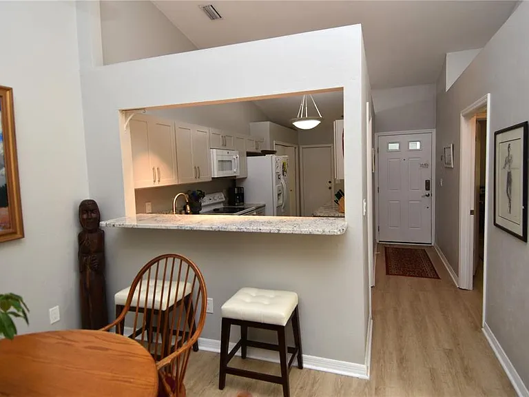 4941 SW 10th Ln — Photo 9