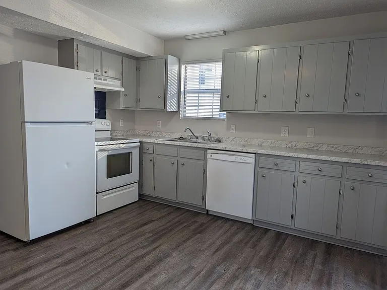 2325 Old Forest Rd — Photo 7