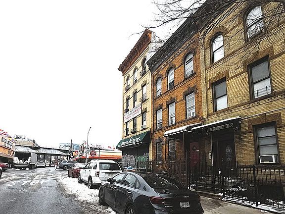 3rd image of 318 Linden St APT 3
