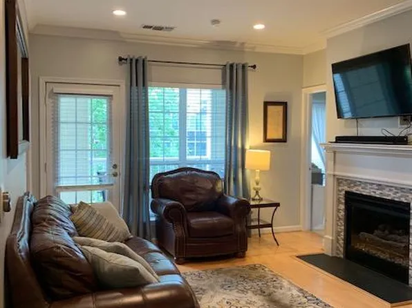 4551 Strutfield Ln, Alexandria, VA