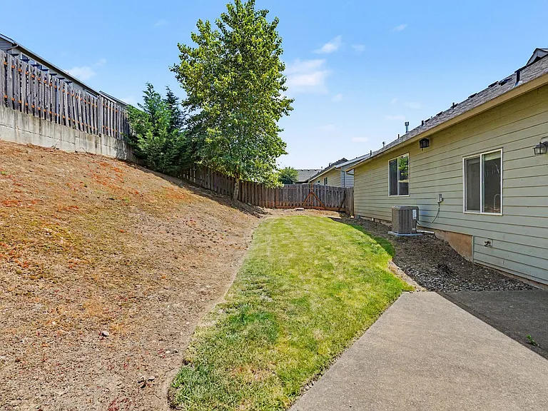 2495 Benjamin Ave NW — Photo 7
