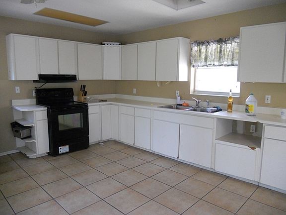 4th image of 30 Bassett Ln