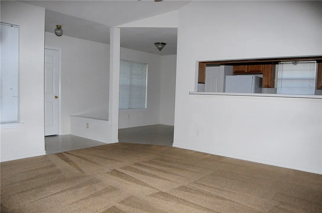 3 bed, 2.0 bath, 1350 sqft, $1,425 — Photo 2