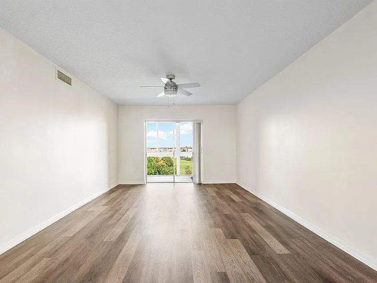 2615 NE 1st Ct #407 — Photo 11