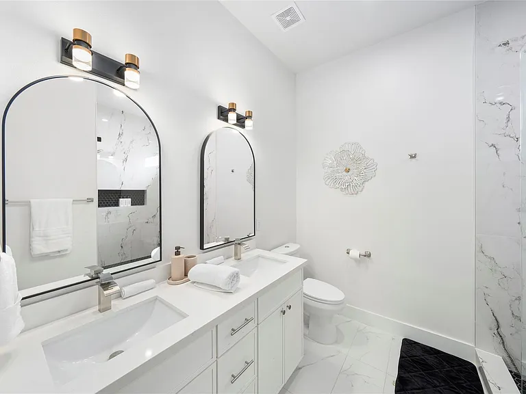 3010 Delano St — Photo 15