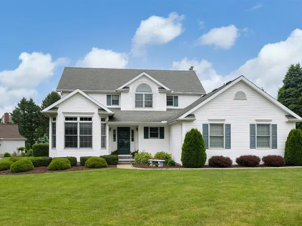 1339 Sweetbriar Ct, Fairview, PA 16415