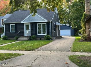 332 11th St, Neenah, WI 54956