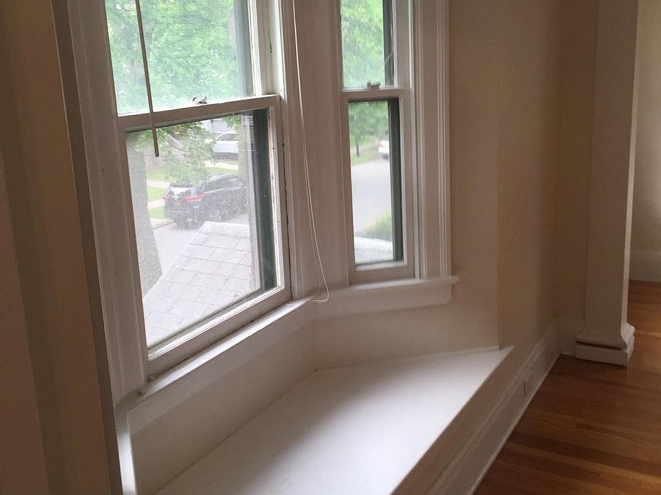 Living room, bay window