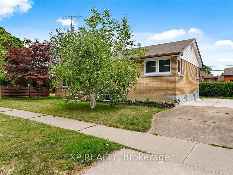 92 Margery Ave — Photo 2