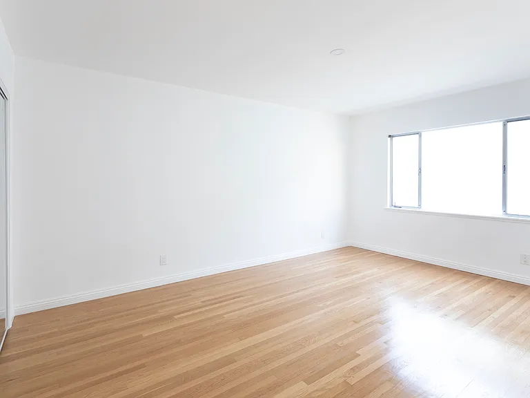 855 6th St #5 — Photo 9