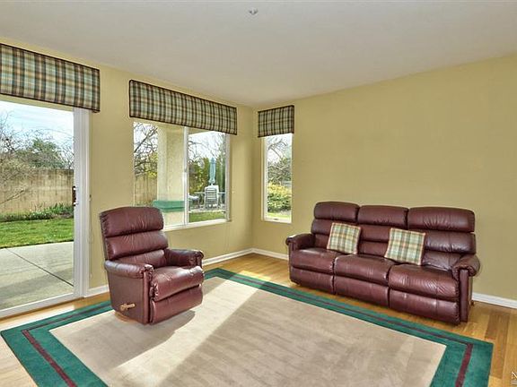 3rd image of 119 Clover Springs Dr