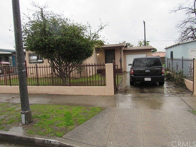 1st image of 724 E 102nd St