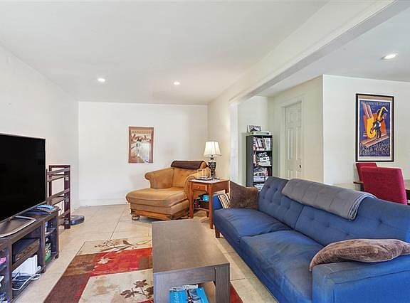 4th image of 5526 Hewes St