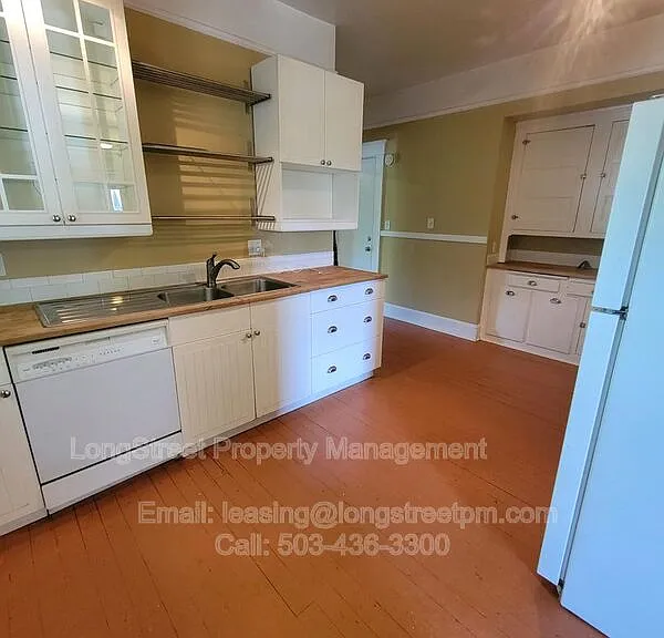 3816 N Borthwick Ave — Photo 10