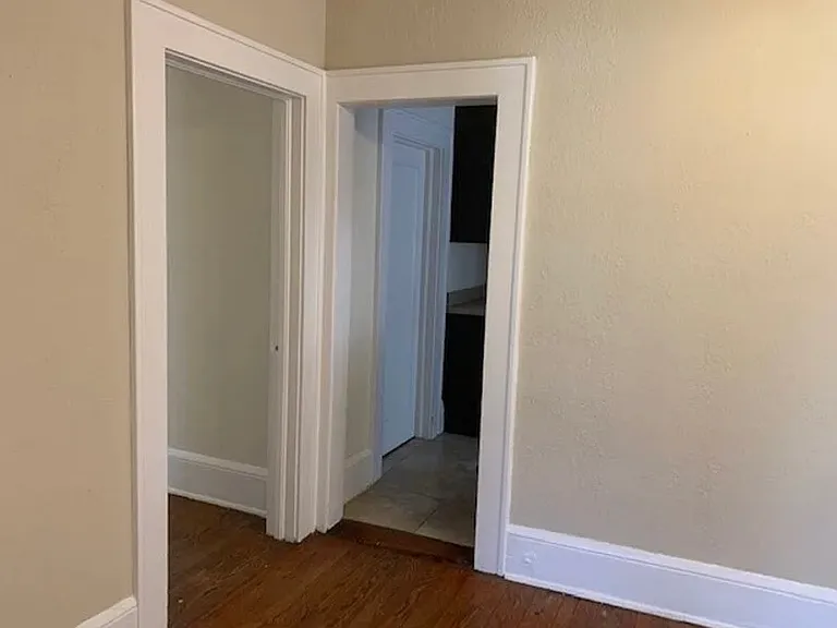 passage from dining room into kitchen and living area