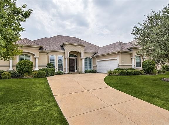 3rd image of 920 Woodstream Dr