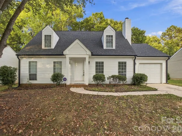 8345 Houndstooth Dr, Charlotte, NC 28227