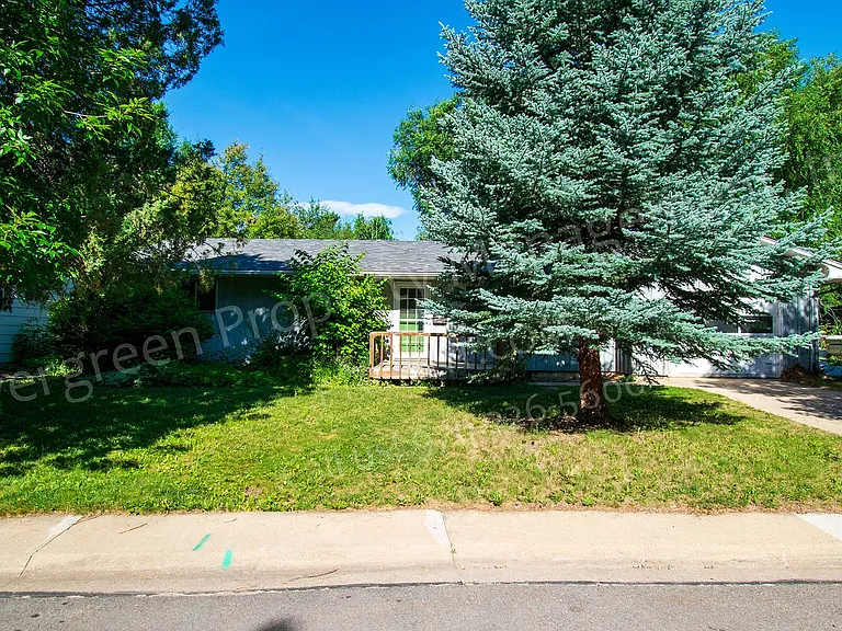 1117 Fairview Dr — Photo 2
