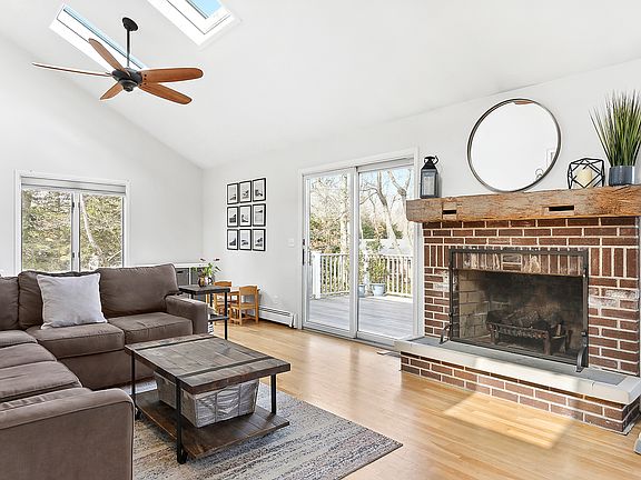 4th image of 159 Woodbine Dr
