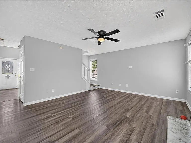 530 Sterling Pointe Ct — Photo 16