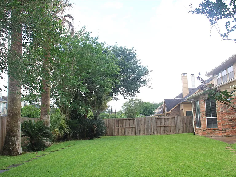 5531 Cranston Ct — Photo 32