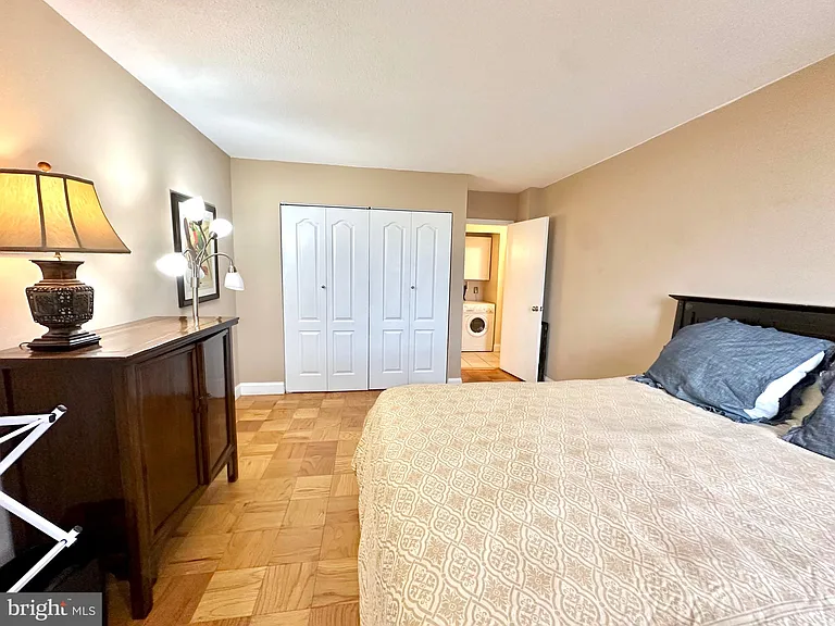 501 Slaters Ln #902 — Photo 50