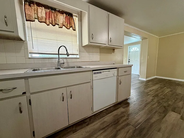 1809 Richter Ln — Photo 14