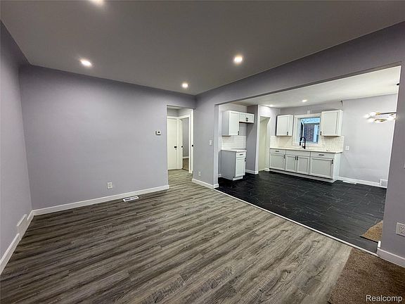 4th image of 19498 Santa Rosa Dr