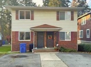 16 Maryland Ave, Middletown, NY 10940