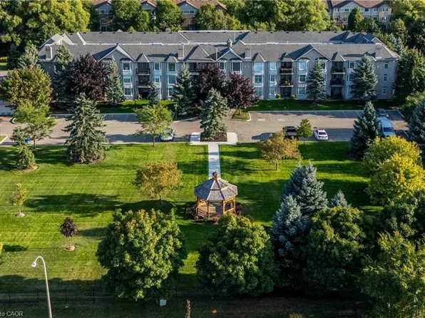 980 Golf Links Rd #207, Hamilton, ON L9K 1J8