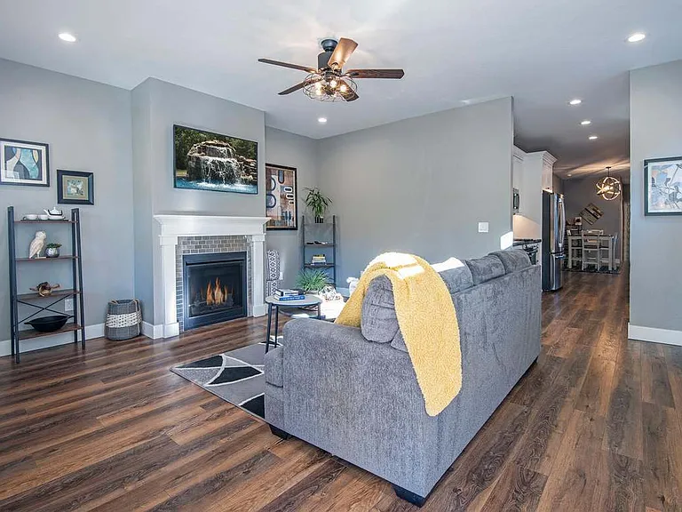 1038 E Black Butte Ave — Photo 4