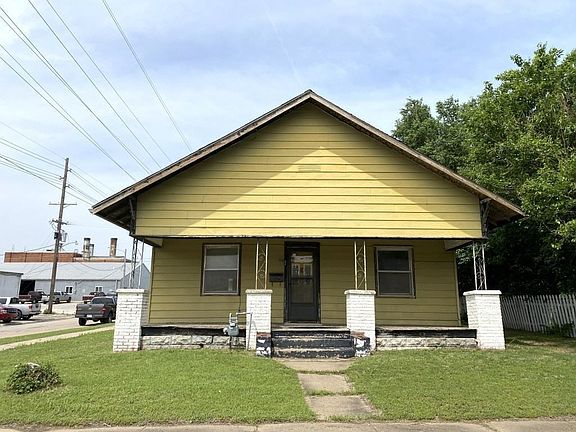 2nd image of 424 S Blaine St