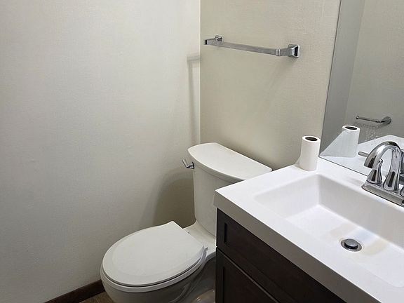 4th image of 303 Barker St