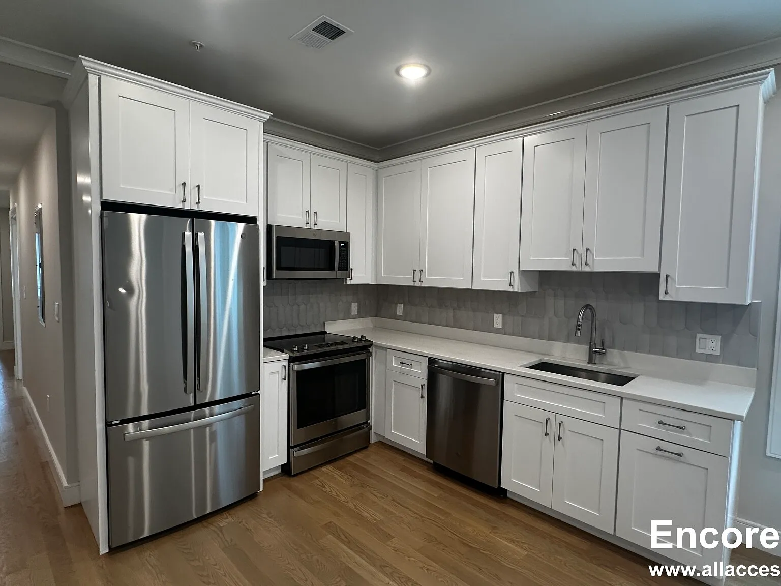 2 bed, 875 sqft, $3,600 — Photo 3