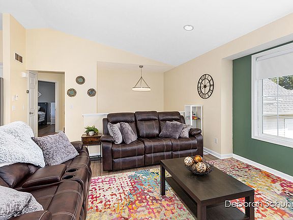 5th image of 1641 Simmons Ave NE