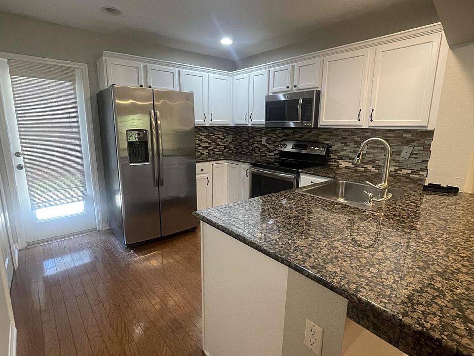 1st image of 615 Briar Way Ln