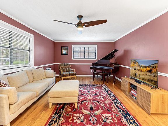 3rd image of 219 Woodhaven Dr