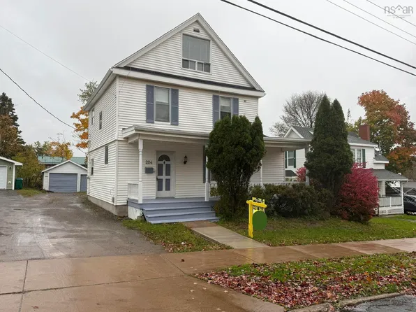 224 Elm St, New Glasgow, NS B2H 1Y6