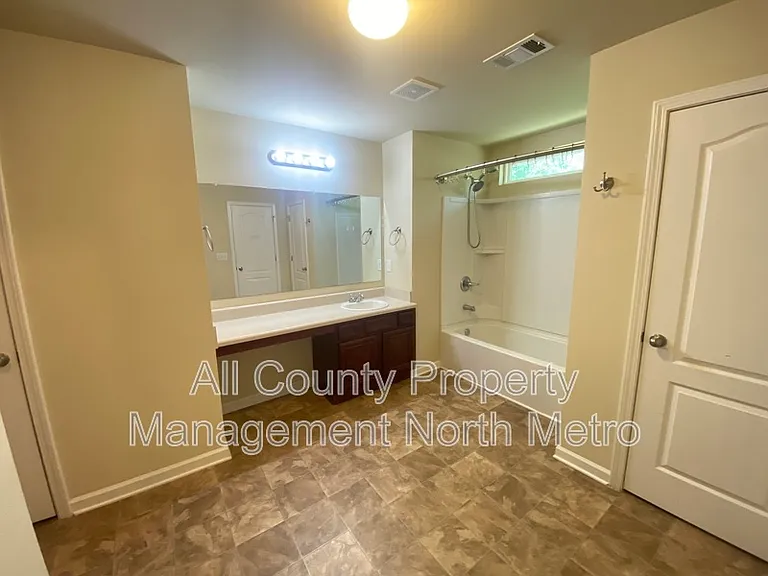 114 Kasey Dr — Photo 7