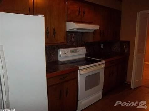 1st image of 220 W 12th Ave